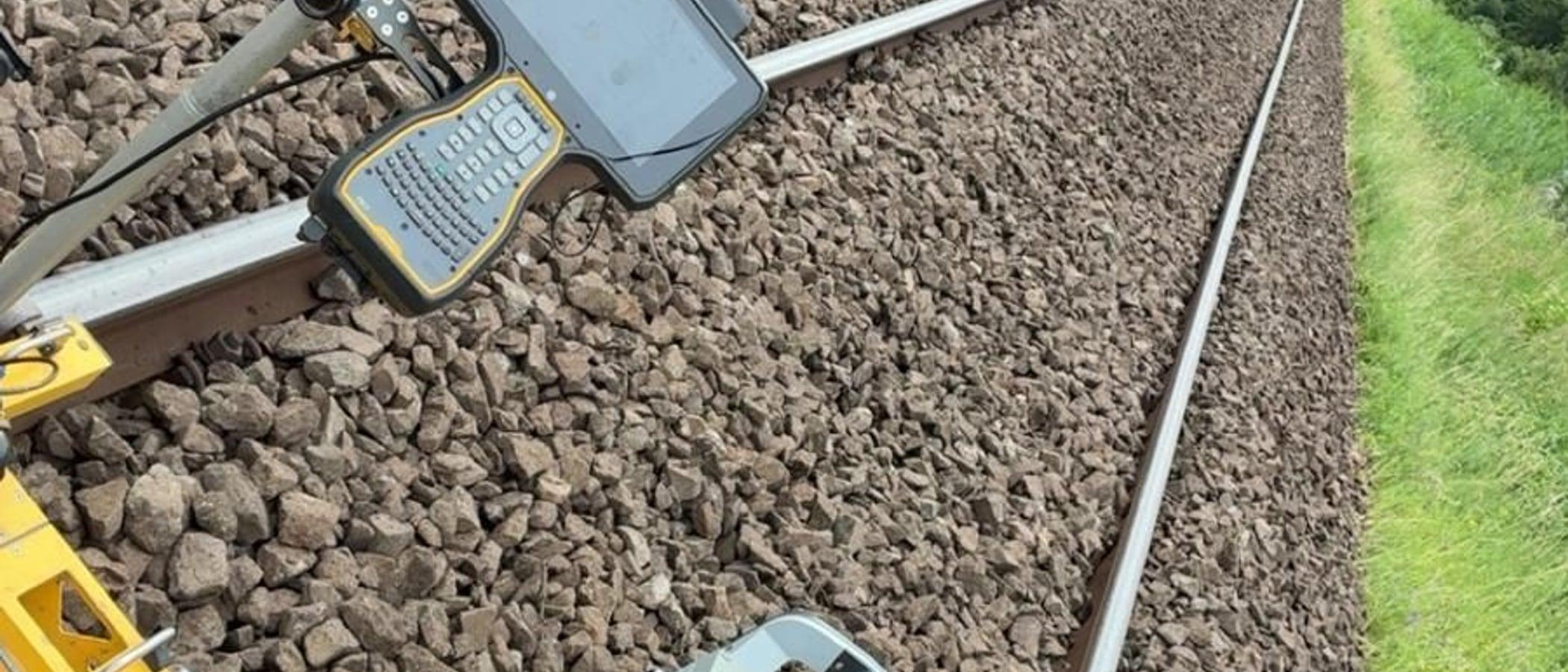 Messsensorik von GGP am Gleis für das Deformationsmonitoring